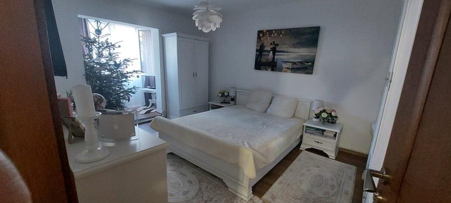 Apartament cu 4 camere decomandat, mobilat în 1 Mai