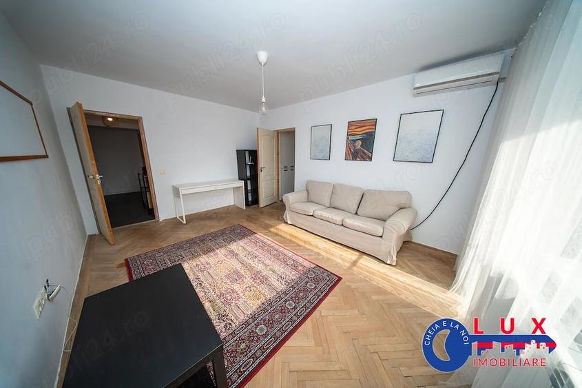 Apartament cu 3 camere semidecomandat în Faleză