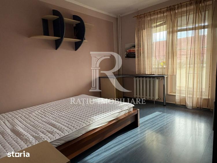 Apartament cu 3 camere semidecomandat în Cantemir
