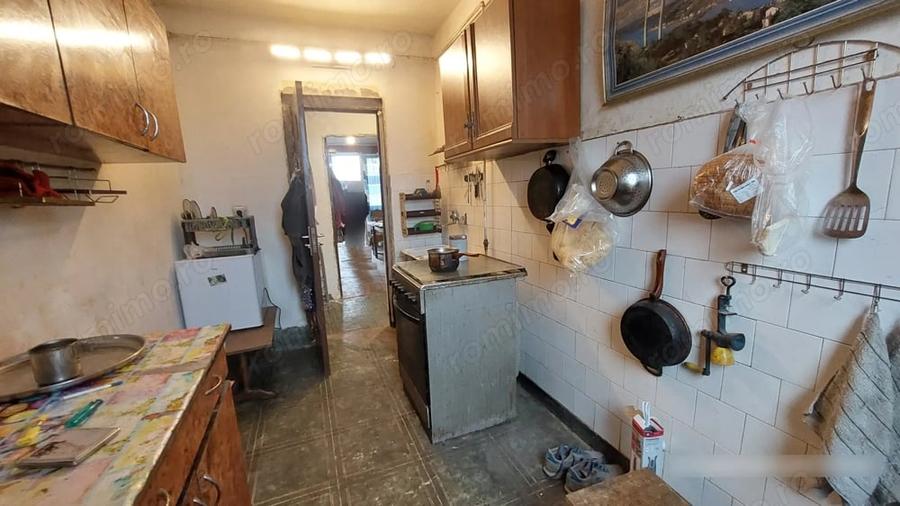 Apartament cu 3 camere semidecomandat în Est