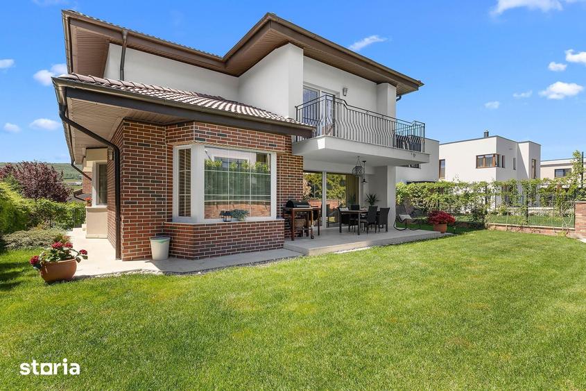 Casă cu 6 camere cu Teren 536 Mp în Iris