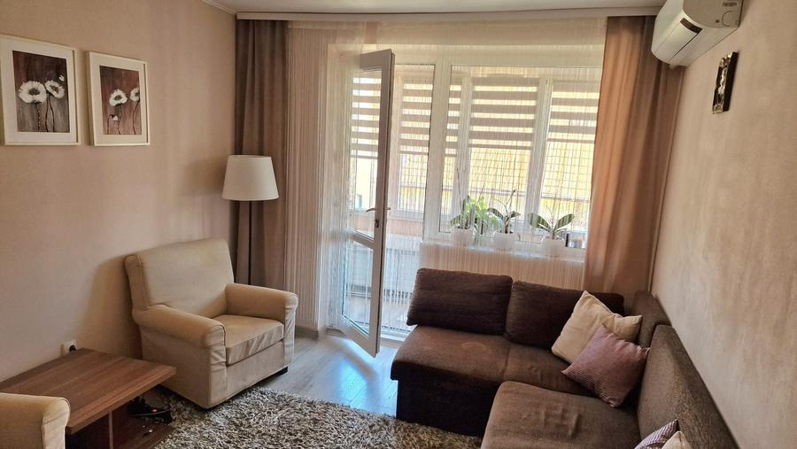 Apartament cu 3 camere semidecomandat în Central