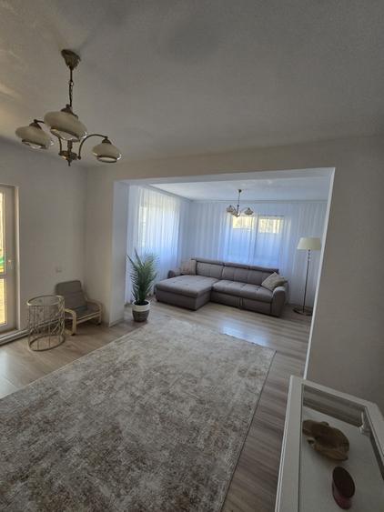 Casă cu 4 camere în Central