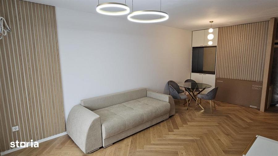 Apartament cu 3 camere semidecomandat, mobilat în Plopilor