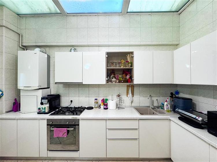 Apartament cu 4 camere semidecomandat, mobilat în Floreasca