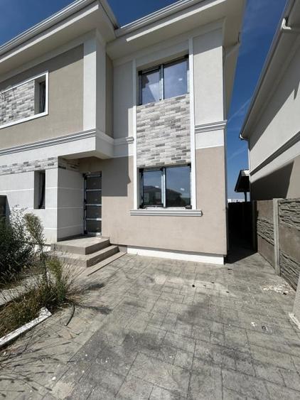 Duplex cu 4 camere cu Canalizare în Central