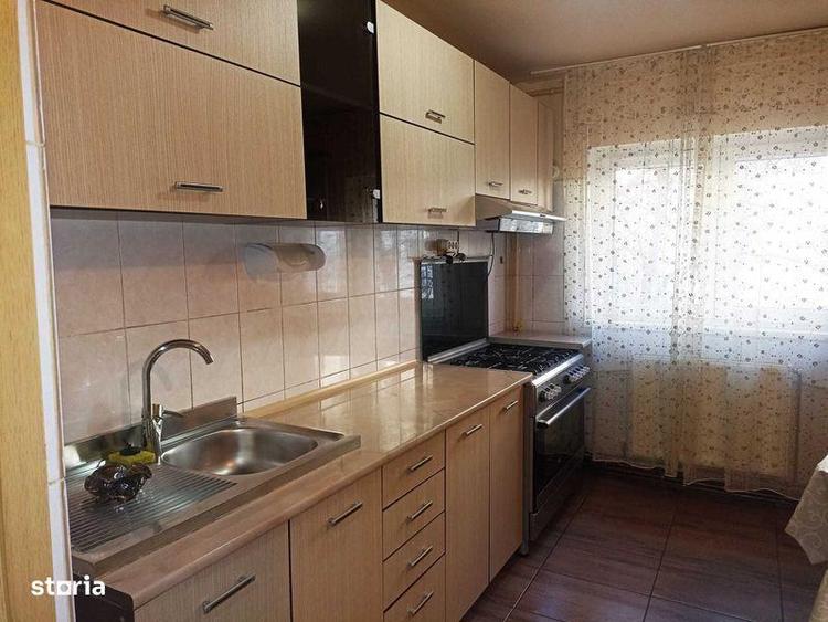 Apartament cu 3 camere decomandat în Berceni
