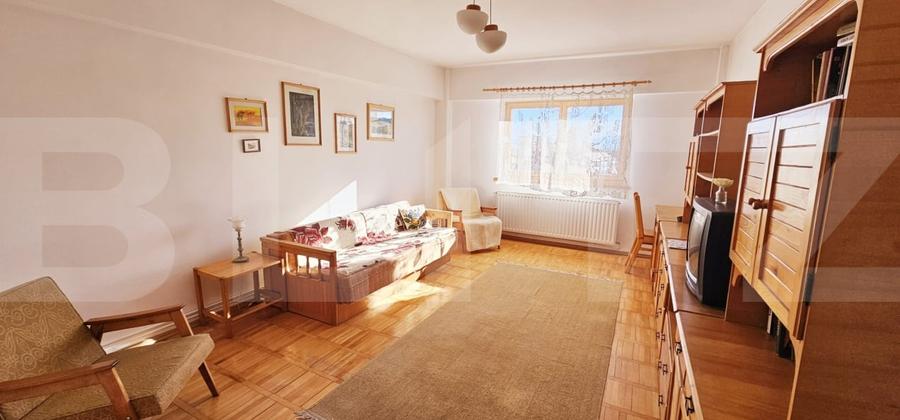 Apartament cu 3 camere semidecomandat, mobilat în Central