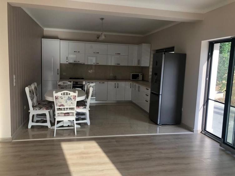 Apartament cu 3 camere decomandat în Exterior Vest