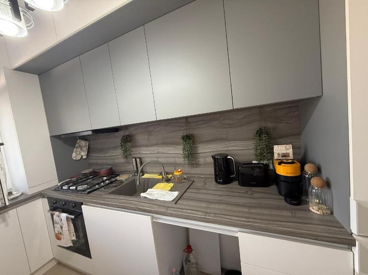 Apartament cu 3 camere decomandat, mobilat în Central