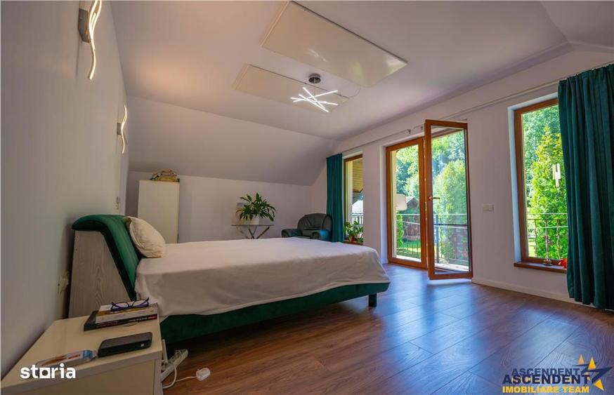 Casă cu 9 camere decomandat cu Teren 1750 Mp în Central