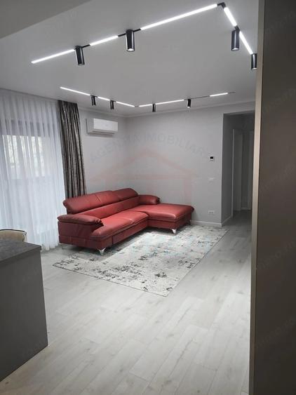 Apartament cu 2 camere semidecomandat, mobilat în Central