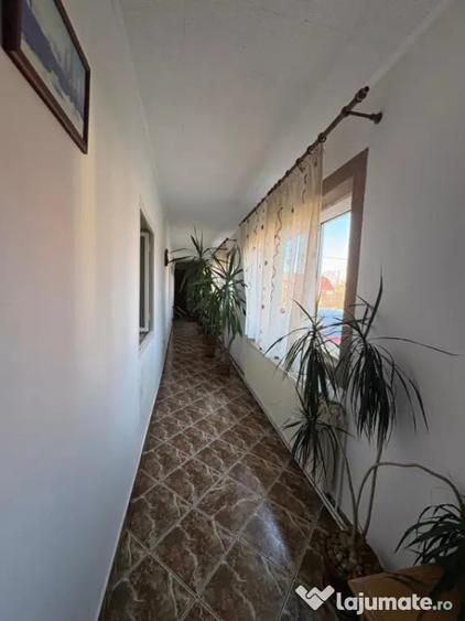 Casă cu 5 camere cu Teren 1600 Mp în Săcălășeni