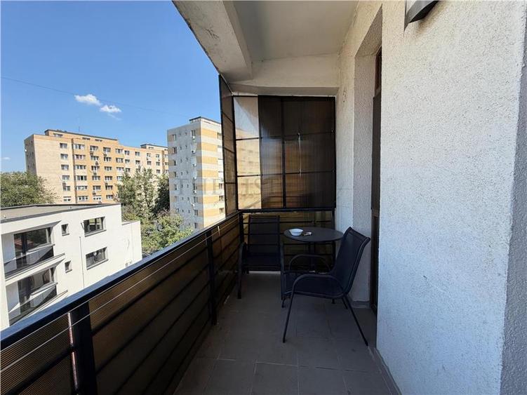 Apartament cu 2 camere decomandat, mobilat în Titan