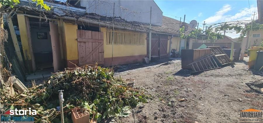 Casă cu 8 camere cu Teren 1188 Mp în Micălaca