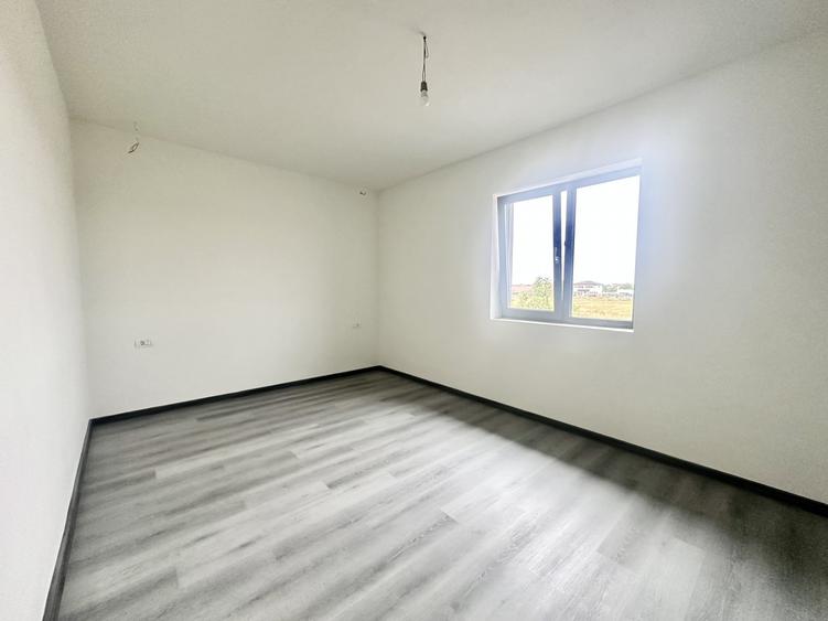 Duplex cu 4 camere cu Canalizare în Moșnița Nouă