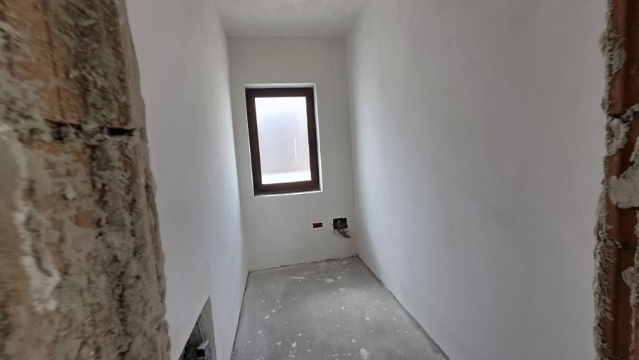 Casă individuală cu 5 camere cu Canalizare în Dumbrăvița