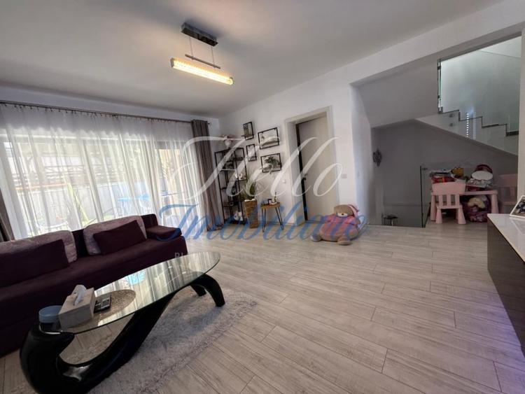 Duplex cu 4 camere cu Garaj în Florești