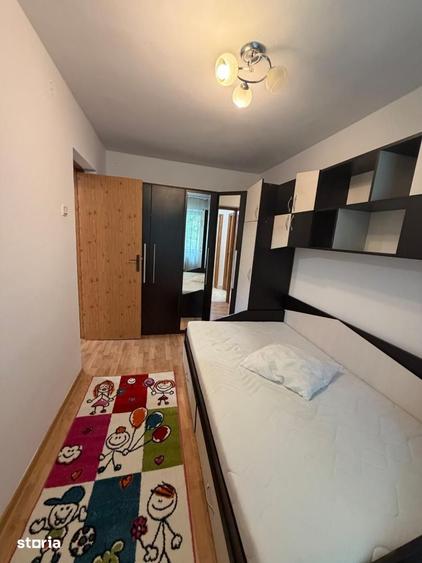 Apartament cu 3 camere semidecomandat în Crângași