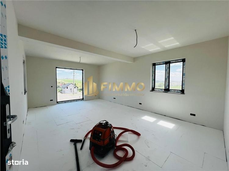 Casă cu 4 camere cu Teren 500 Mp în Moara
