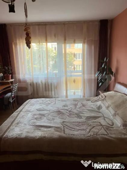 Apartament cu 4 camere decomandat în Central