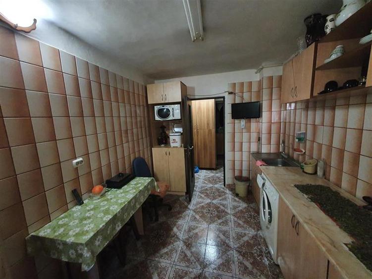 Apartament cu 3 camere decomandat, mobilat în Vest - Lamâița