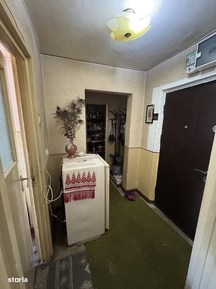Apartament cu 3 camere semidecomandat în Exterior Vest