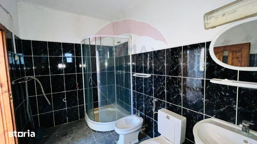 Casă cu 4 camere cu Teren 1367 Mp în Sântandrei