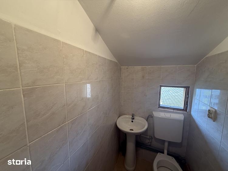 Apartament cu 4 camere decomandat în Est