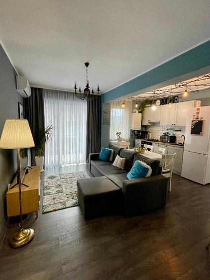 Apartament cu 3 camere semidecomandat, mobilat în Florești
