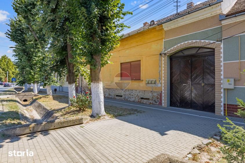 Casă cu 5 camere cu Teren 853 Mp în Central