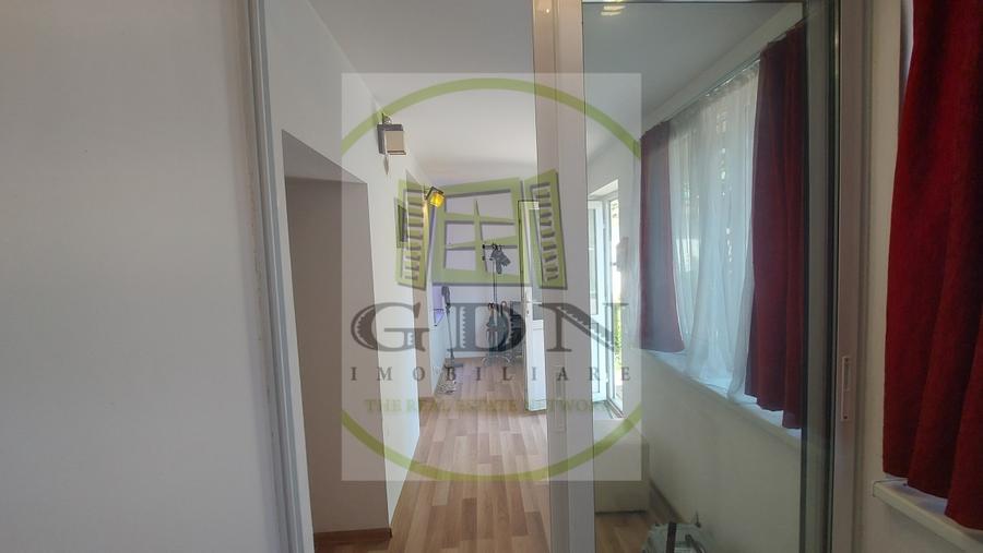 Casă individuală cu 3 camere cu Canalizare în Centrul Civic