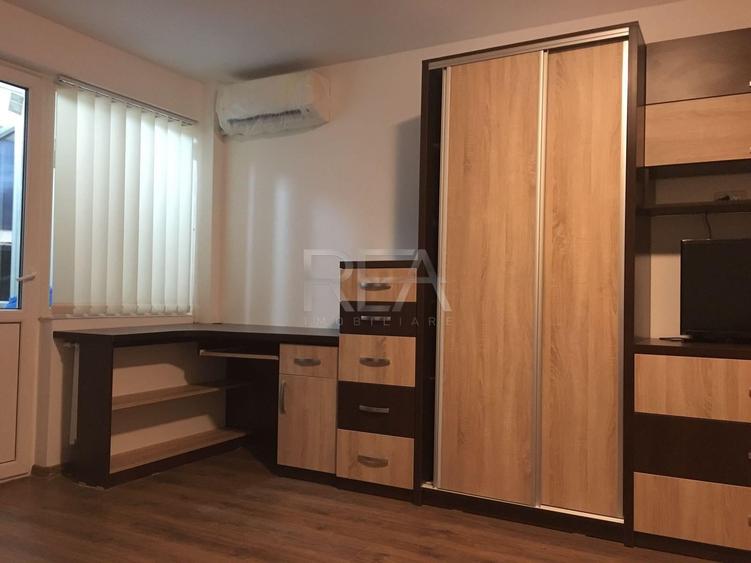 Garsonieră decomandată, mobilată în Dristor