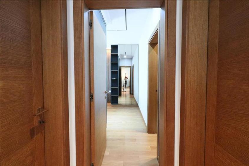Penthouse cu 3 camere decomandat, mobilat în Palat