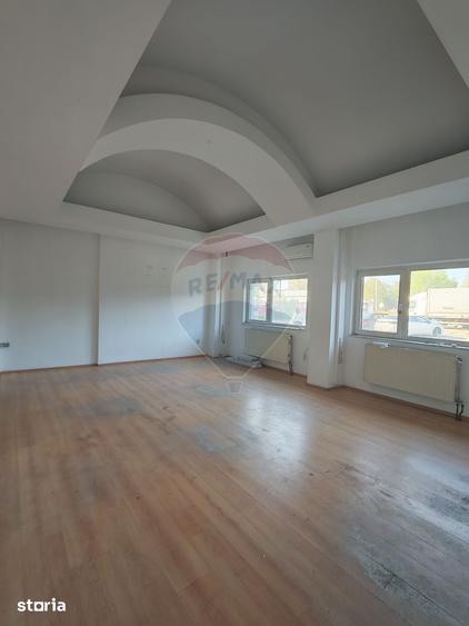 Spațiu comercial, de 2,100 mp, în Valea Rosie