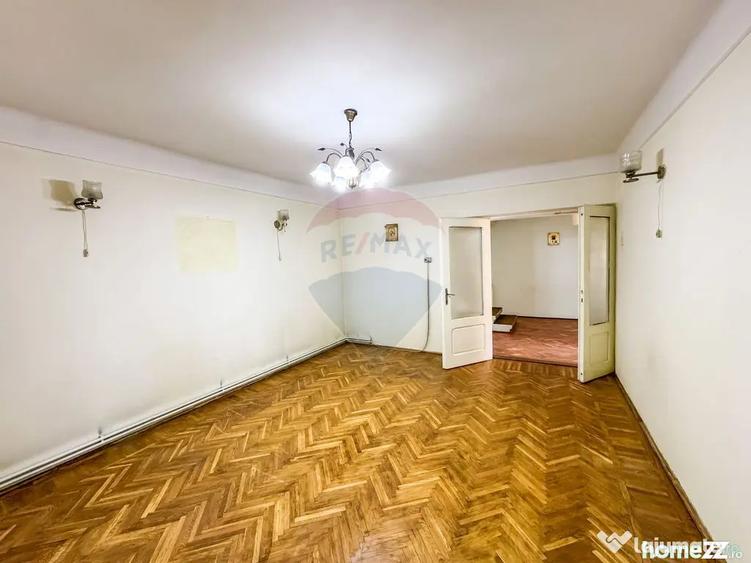 Casă cu 4 camere cu Teren 1145 Mp în Central
