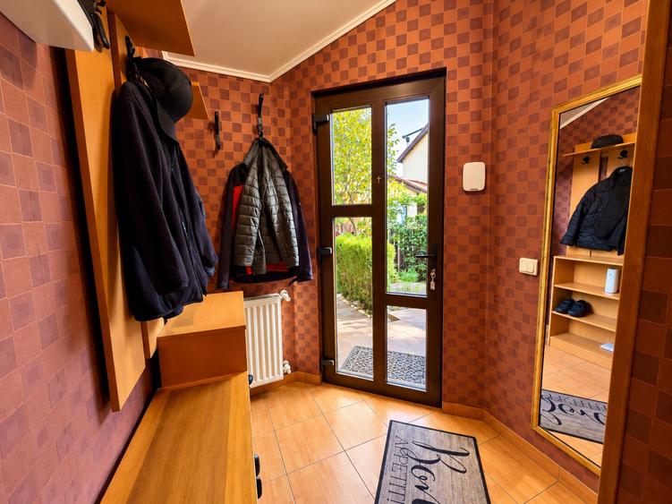 Duplex cu 5 camere cu Canalizare în Iancu Nicolae