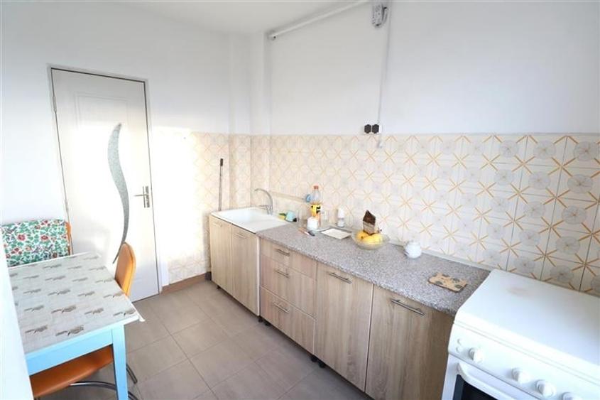 Apartament cu 3 camere semidecomandat în Gării