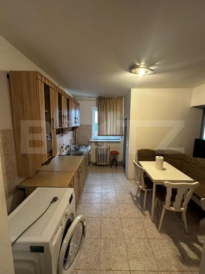 Apartament cu 4 camere decomandat, mobilat în Micro 15