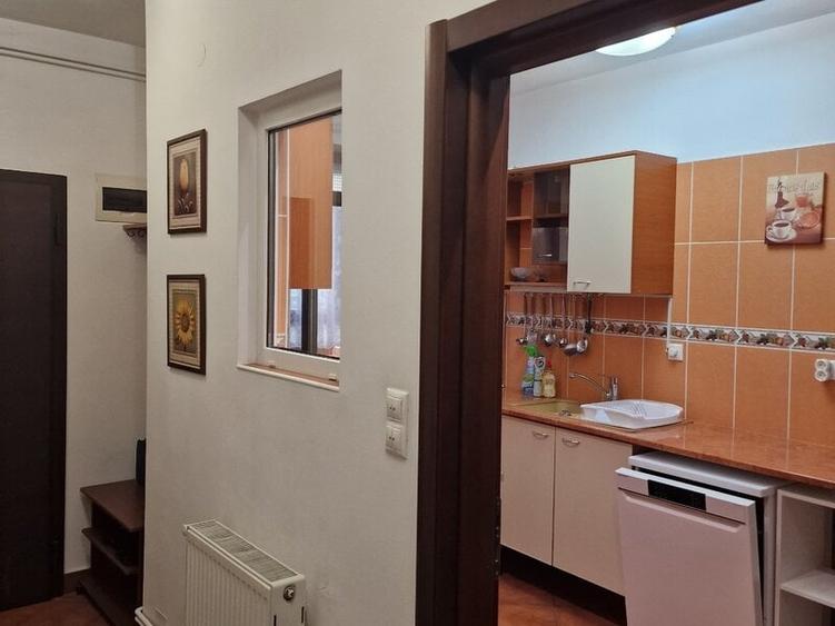 Apartament cu 3 camere semidecomandat, mobilat în Dorobanți
