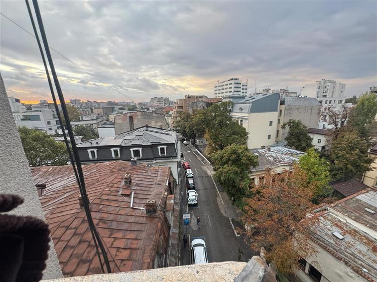Apartament cu 4 camere decomandat în Armeneasca