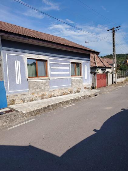 Casă cu 3 camere în Tinăud