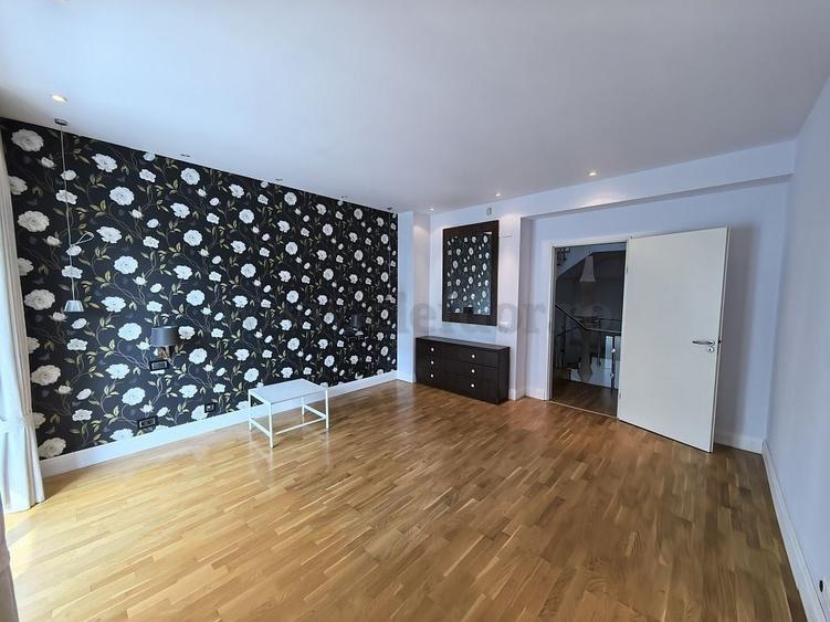 Casă individuală cu 5 camere cu Canalizare în Băneasa