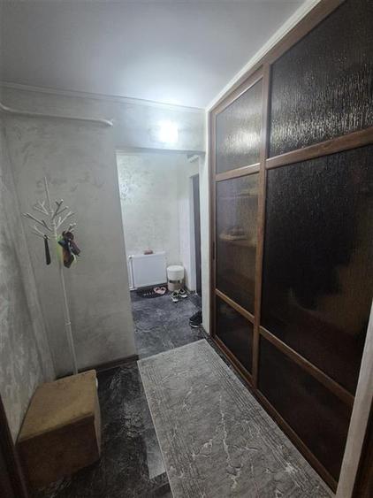Apartament cu 3 camere semidecomandat, mobilat în Hipodrom