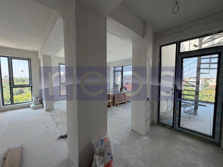 Apartament cu 4 camere, mobilat în Central