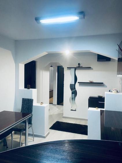 Apartament cu 3 camere decomandat în Exterior Vest