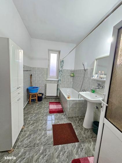 Casă cu 3 camere cu Teren 500 Mp în Central