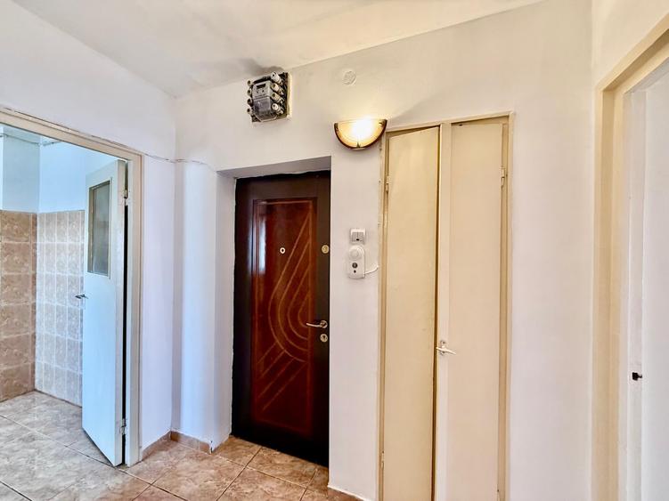Apartament cu 4 camere decomandat în Piața Centrală
