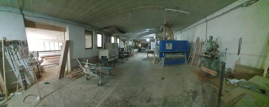 Spațiu comercial, de 900 mp, în Petricani