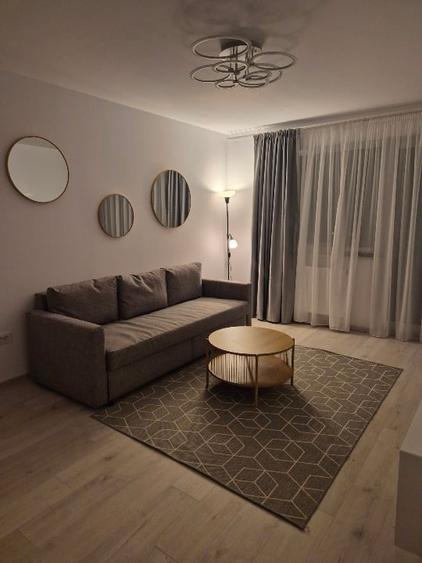 Apartament cu 2 camere decomandat, mobilat în Tractorul